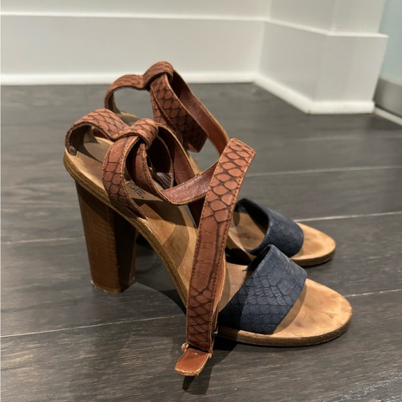 Vince Leather Blue & Brown Strappy Sandals Size 38.5 - Picture 2 of 3